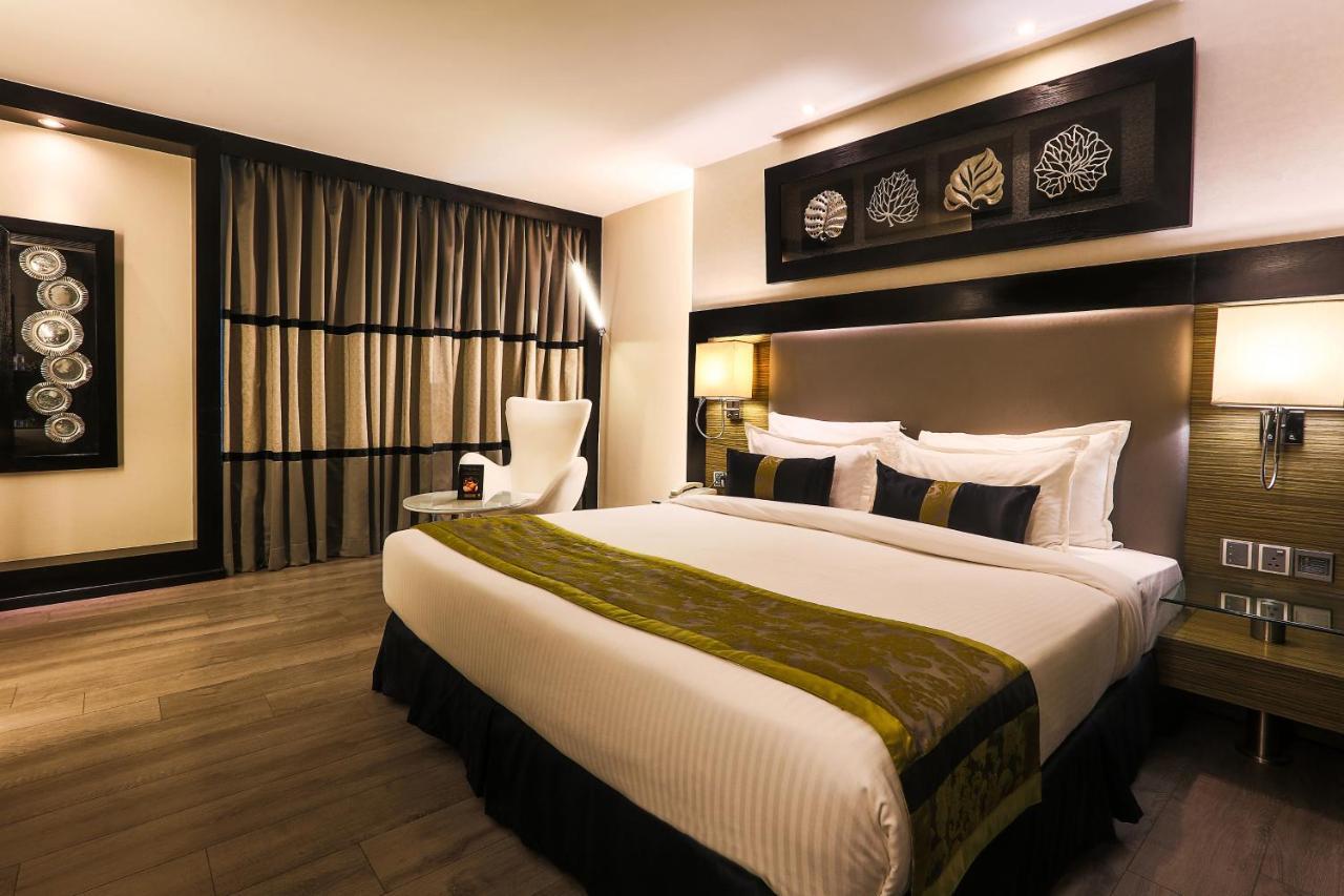 The Empresa Hotel Мумбай Екстериор снимка