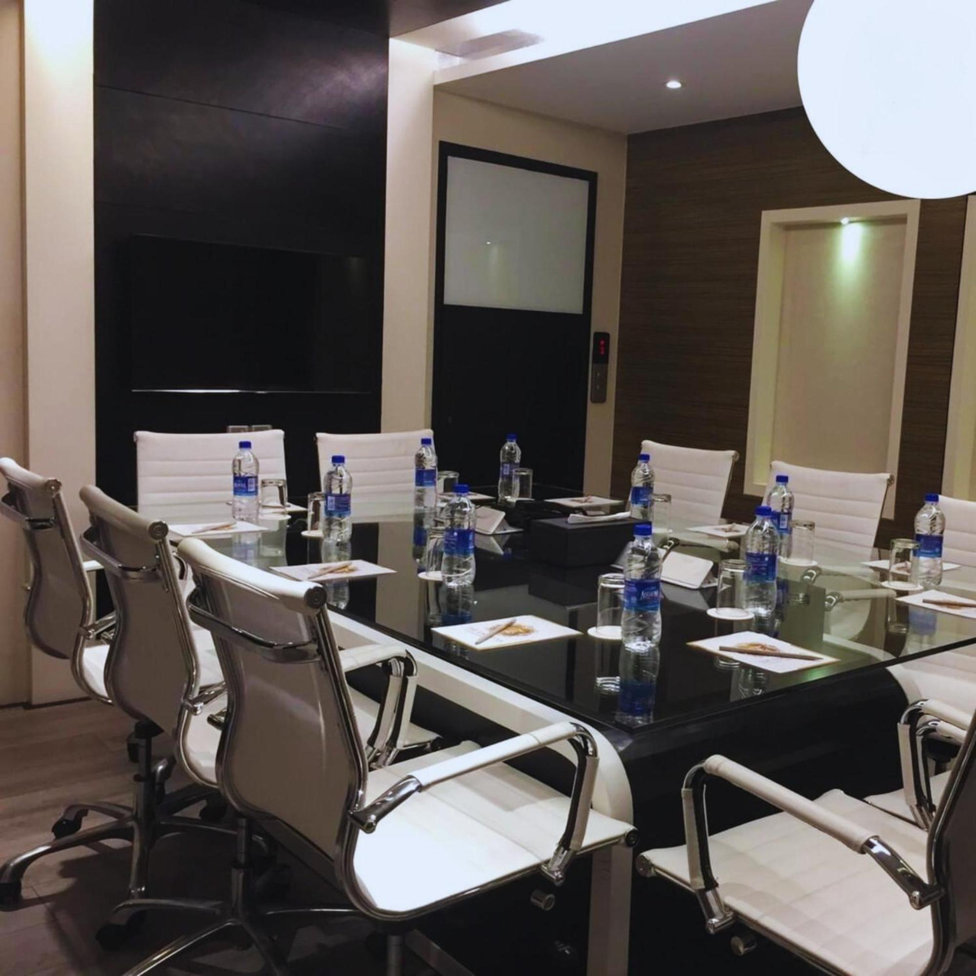 The Empresa Hotel Мумбай Екстериор снимка