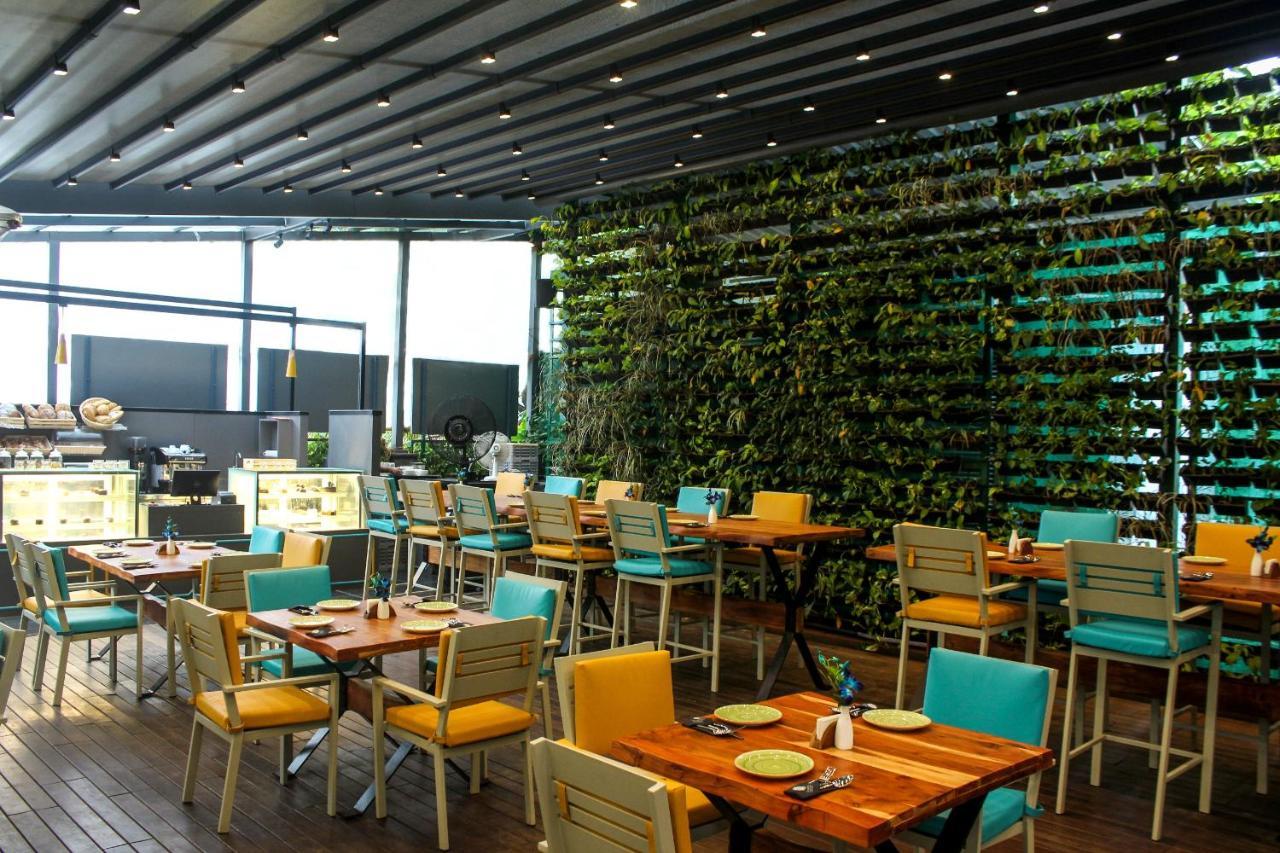 The Empresa Hotel Мумбай Екстериор снимка