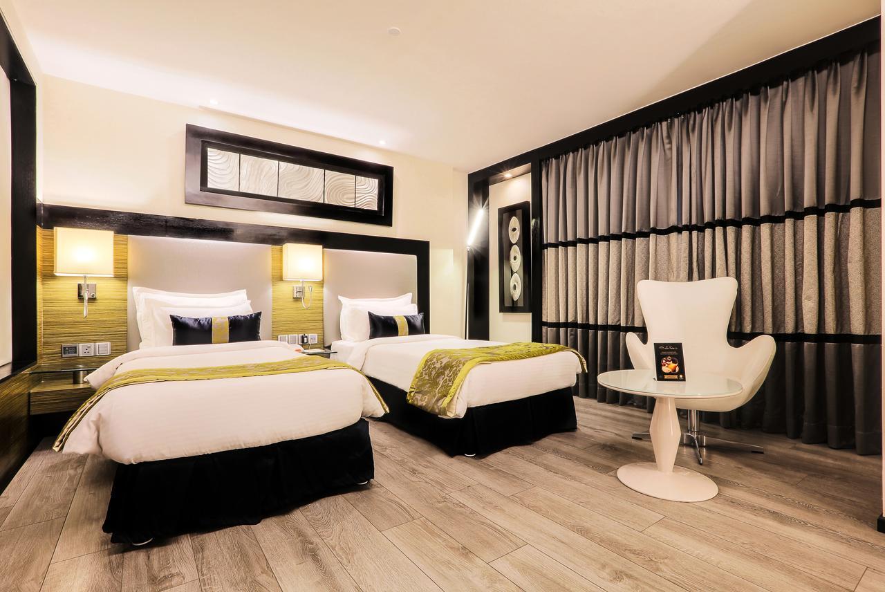 The Empresa Hotel Мумбай Екстериор снимка