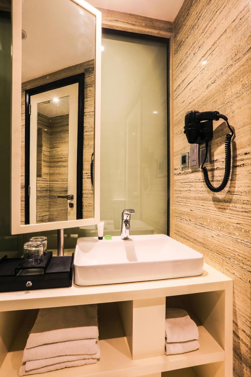 The Empresa Hotel Мумбай Екстериор снимка