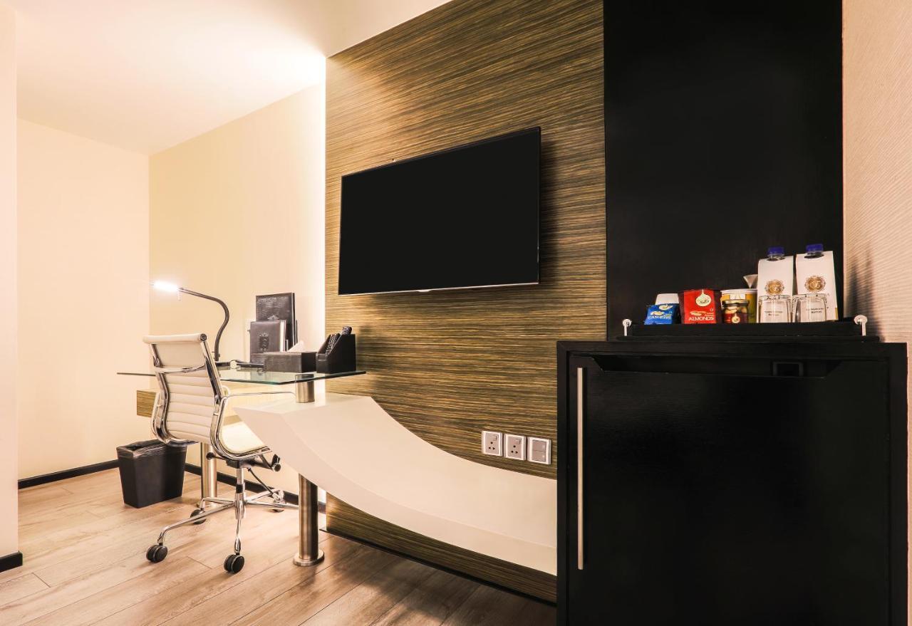 The Empresa Hotel Мумбай Екстериор снимка